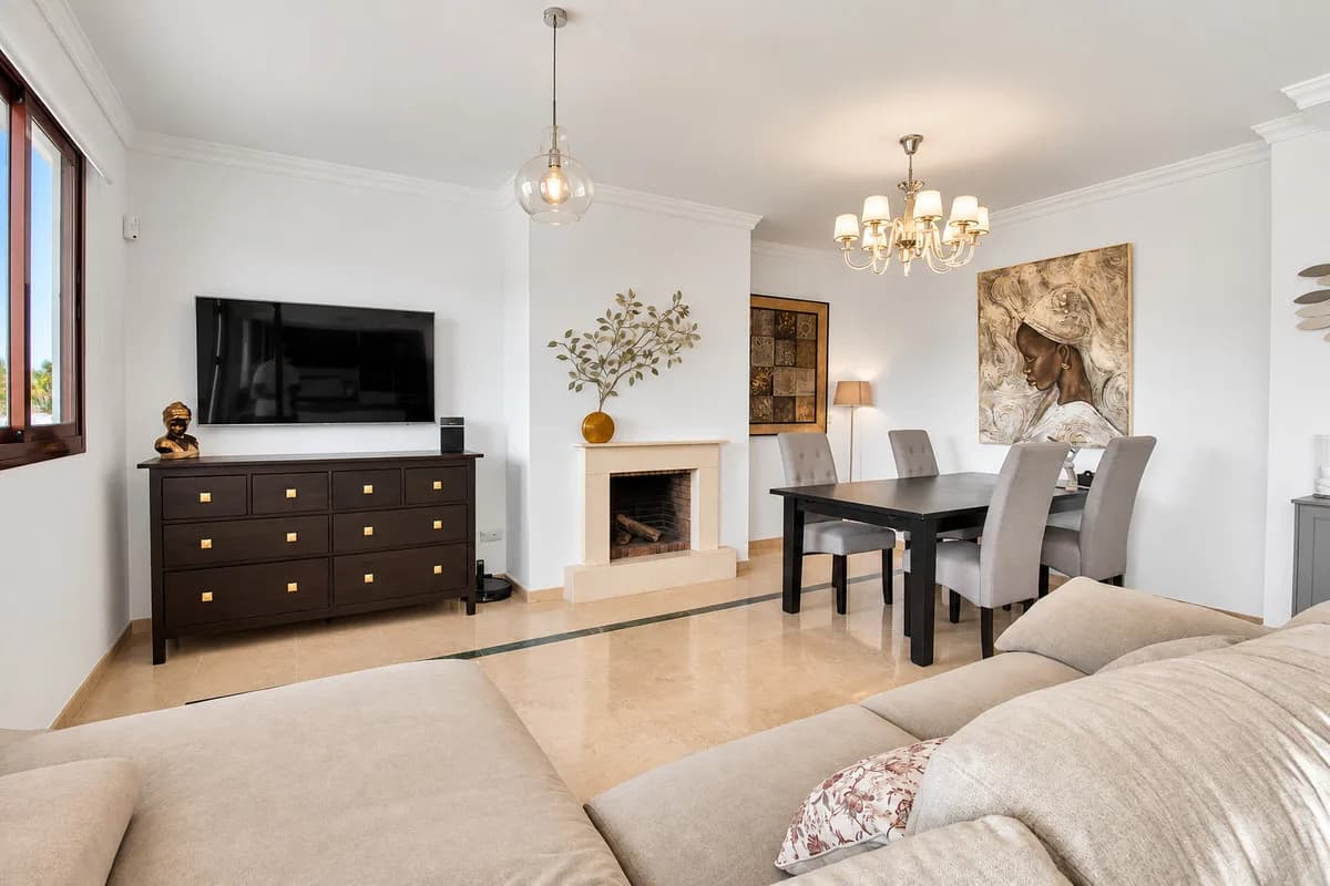 3 Bedroom Semi-Detached House for Sale in Doña Julia, Málaga - Image 4