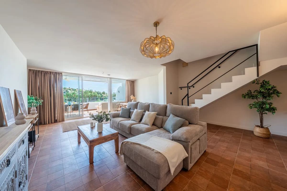 3 Bedroom Semi-Detached House for Sale in Benalmadena Pueblo, Málaga - Image 4