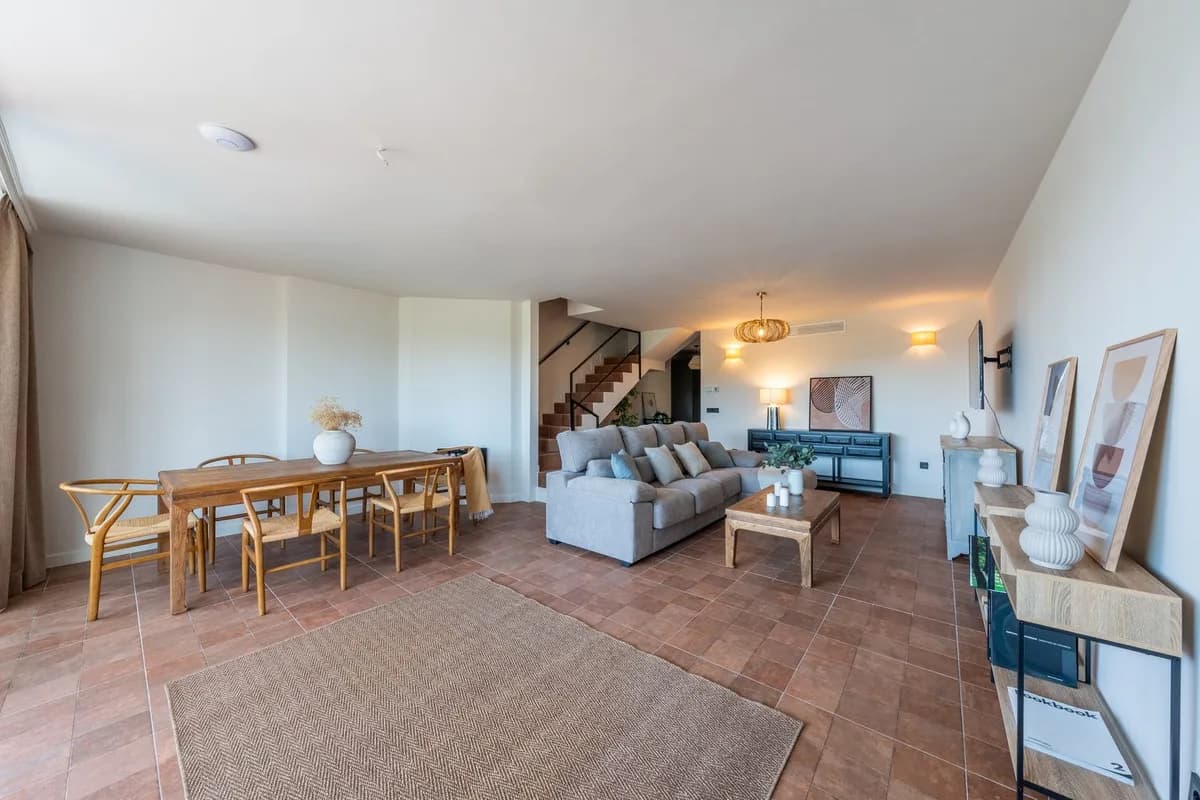 3 Bedroom Semi-Detached House for Sale in Benalmadena Pueblo, Málaga - Image 8