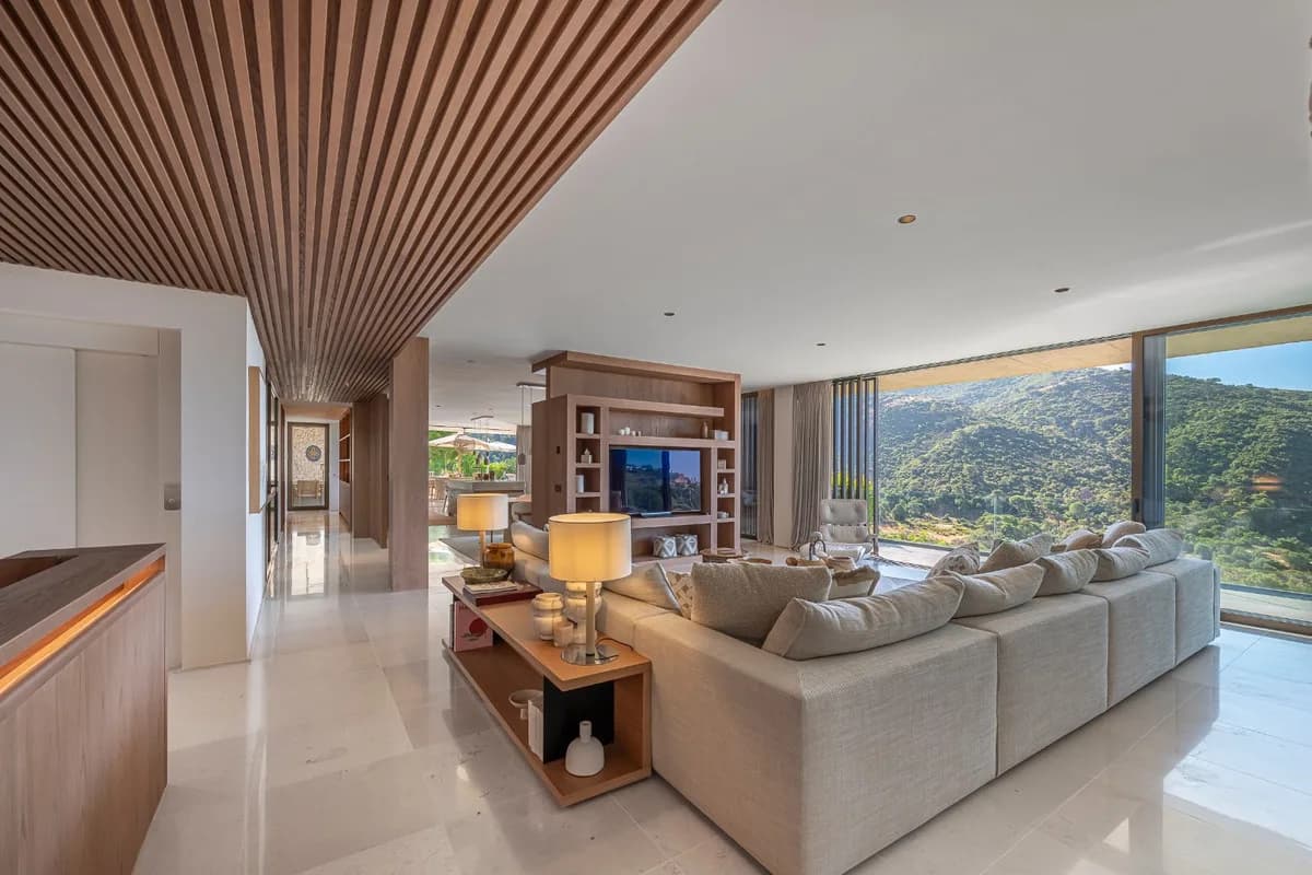 4 Bedroom Detached Villa for Sale in Benahavís, Málaga - Image 3