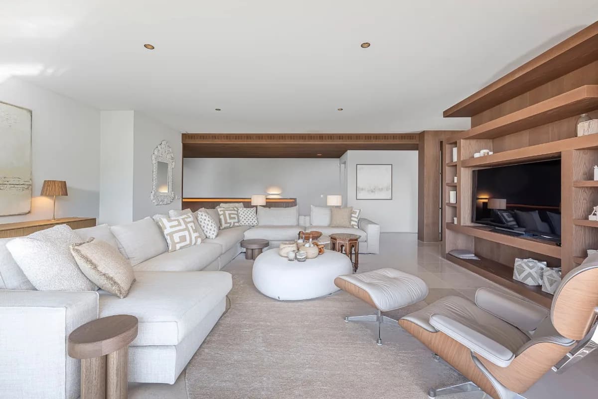4 Bedroom Detached Villa for Sale in Benahavís, Málaga - Image 4