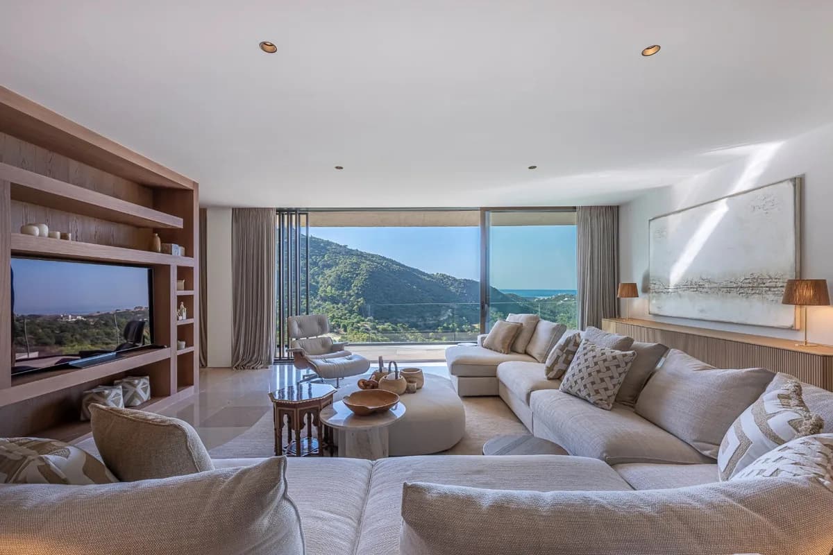 4 Bedroom Detached Villa for Sale in Benahavís, Málaga - Image 5