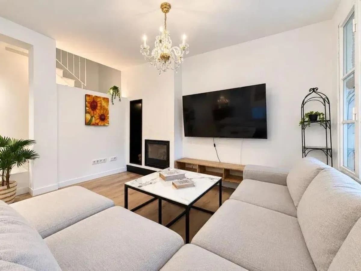 4 Bedroom Townhouse for Sale in Nueva Andalucía, Málaga - Image 4