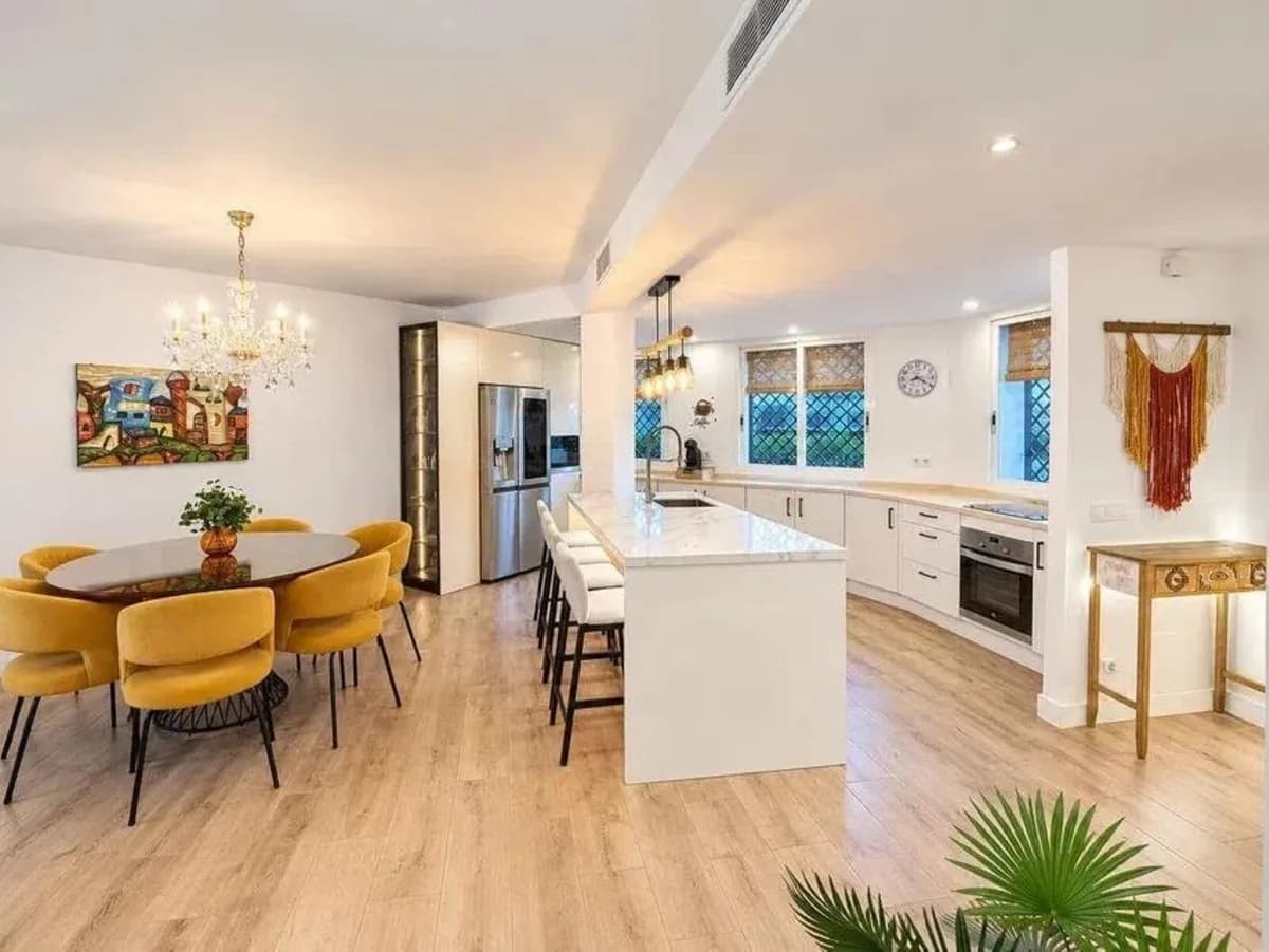 4 Bedroom Townhouse for Sale in Nueva Andalucía, Málaga - Image 8
