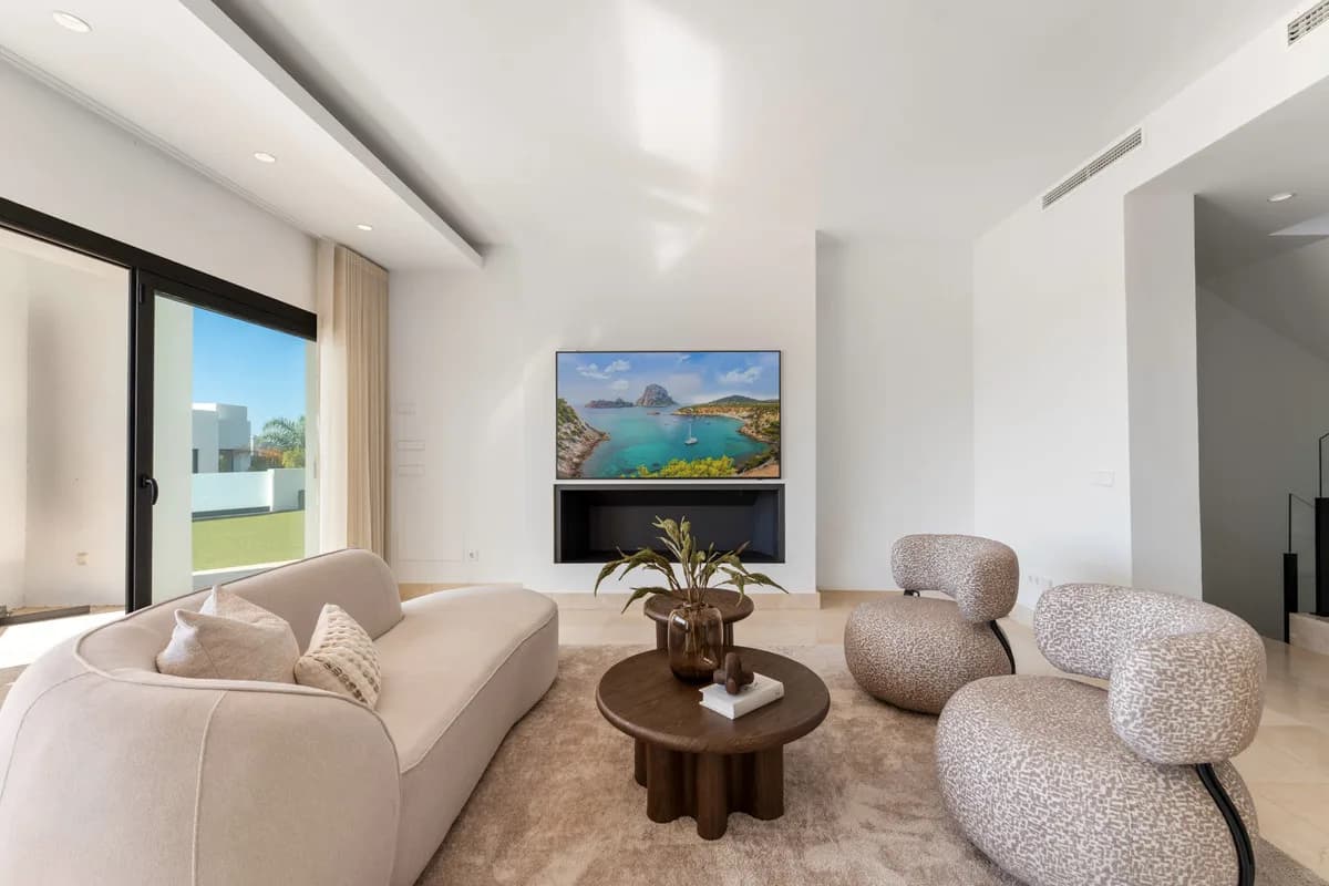 5 Bedroom Detached Villa for Sale in Benahavís, Málaga - Image 3