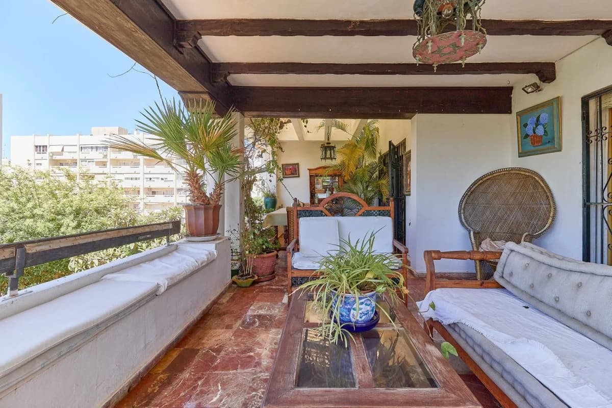 8 Bedroom Detached Villa for Sale in Marbella, Málaga - Image 4