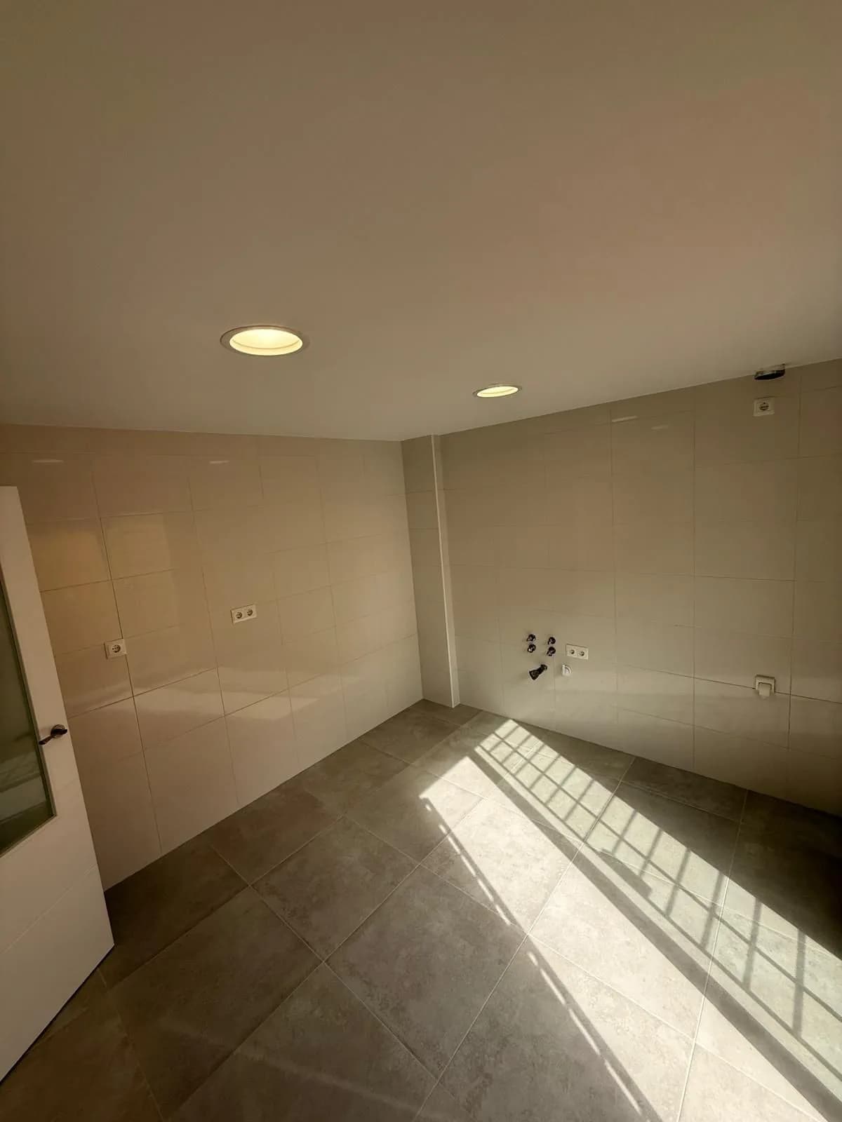 5 Bedroom Semi-Detached House for Sale in Calahonda, Málaga - Image 2