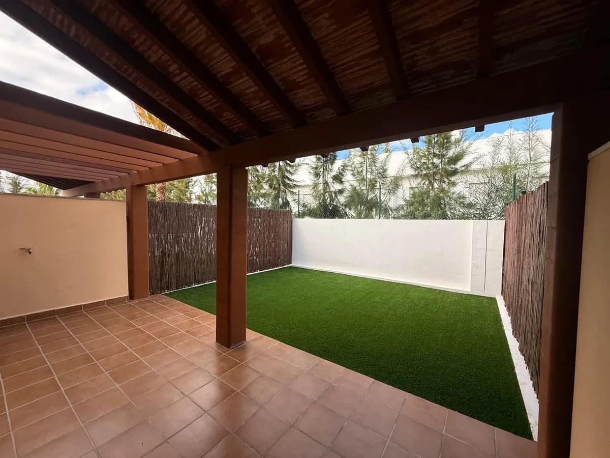 5 Bedroom Semi-Detached House for Sale in Calahonda, Málaga - Image 6