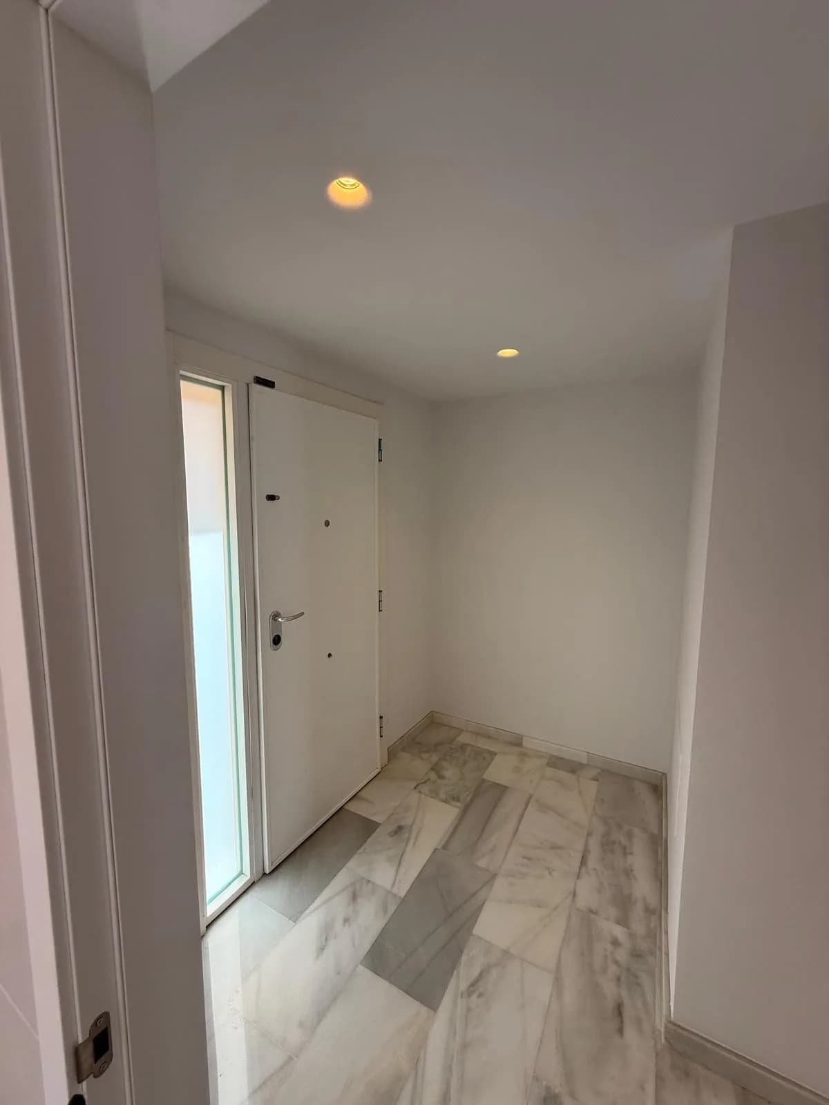5 Bedroom Semi-Detached House for Sale in Calahonda, Málaga - Image 8