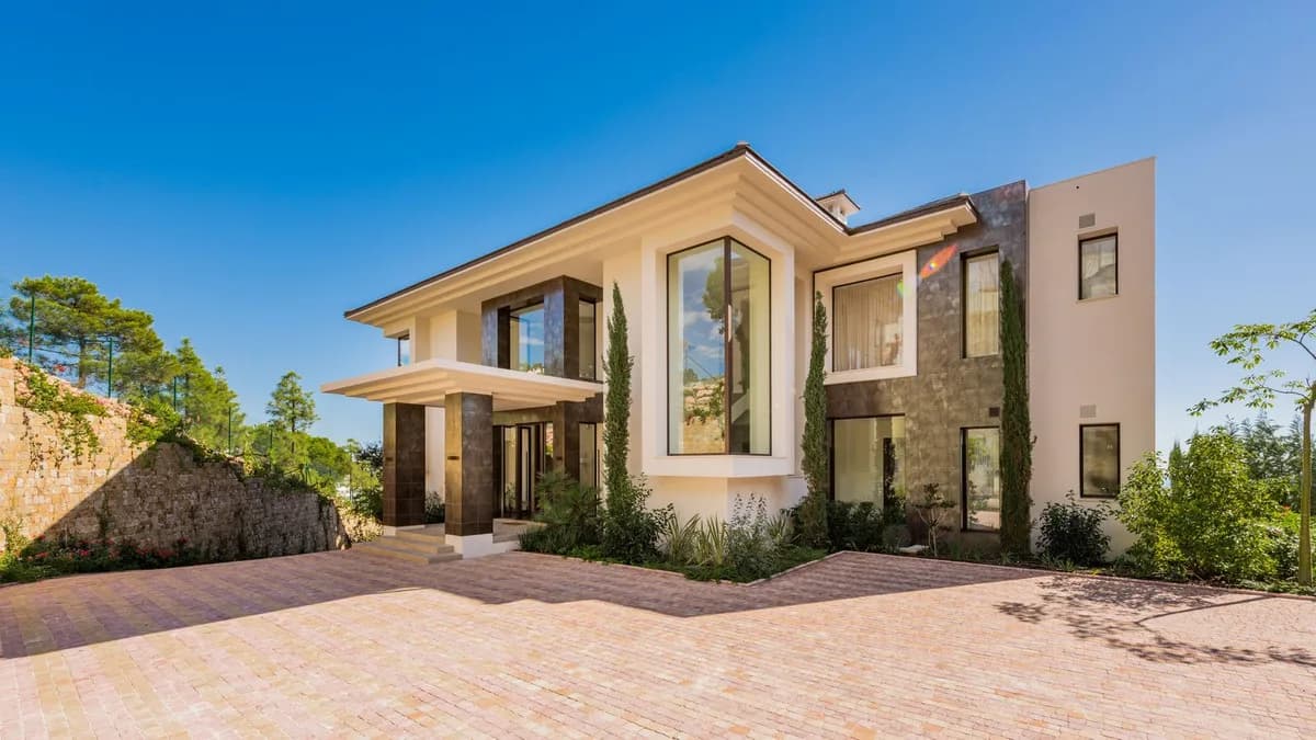 9 Bedroom Detached Villa for Sale in Benahavís, Málaga