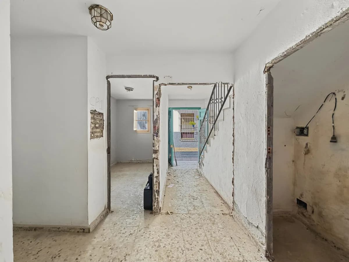 8 Bedroom Semi-Detached House for Sale in Estepona, Málaga - Image 8