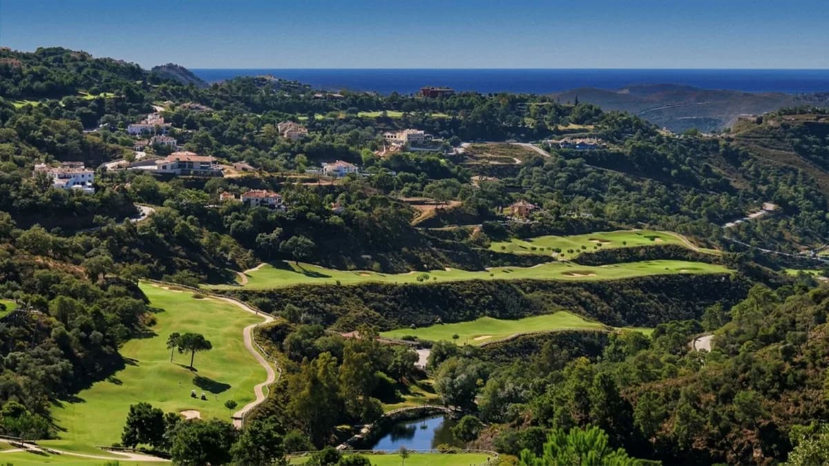 9 Bedroom Detached Villa for Sale in La Zagaleta, Málaga