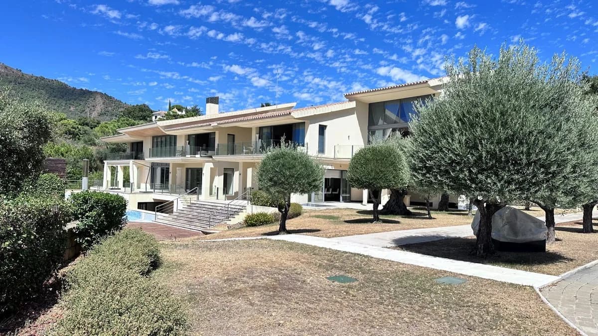 9 Bedroom Detached Villa for Sale in La Zagaleta, Málaga - Image 3
