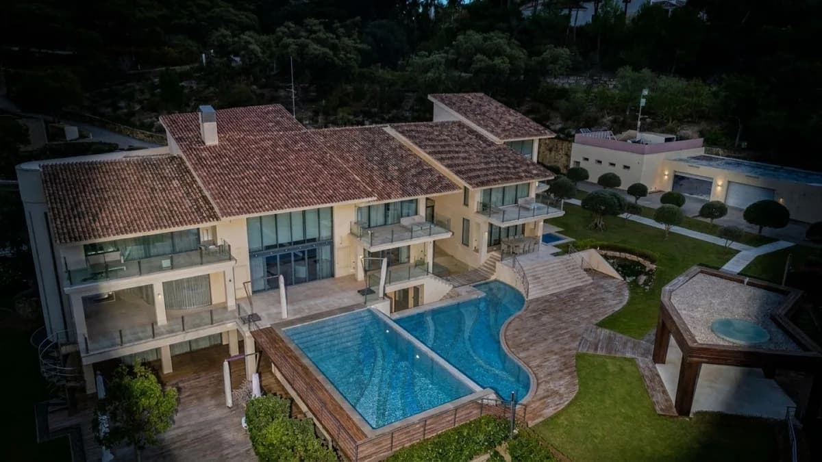 9 Bedroom Detached Villa for Sale in La Zagaleta, Málaga - Image 4