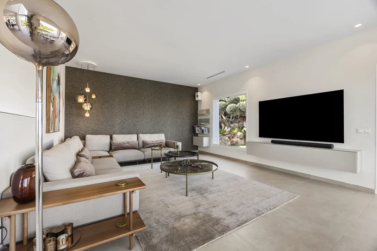 4 Bedroom Detached Villa for Sale in Benahavís, Málaga - Image 6