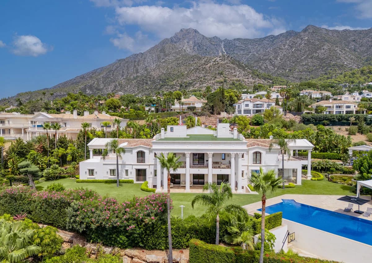 10 Bedroom Detached Villa for Sale in Sierra Blanca, Málaga