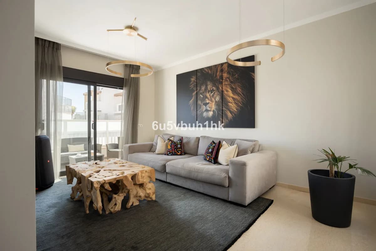 3 Bedroom Townhouse for Sale in Torreblanca, Málaga - Image 4