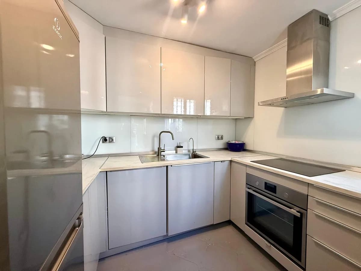 3 Bedroom Semi-Detached House for Sale in Fuengirola, Málaga - Image 4