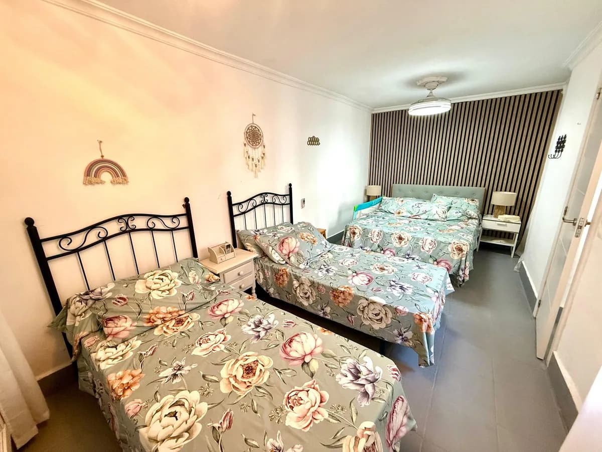 3 Bedroom Semi-Detached House for Sale in Fuengirola, Málaga - Image 5
