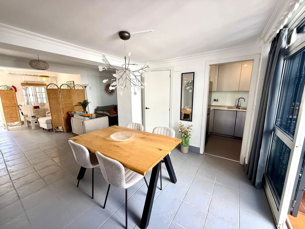 3 Bedroom Semi-Detached House for Sale in Fuengirola, Málaga - Image 7