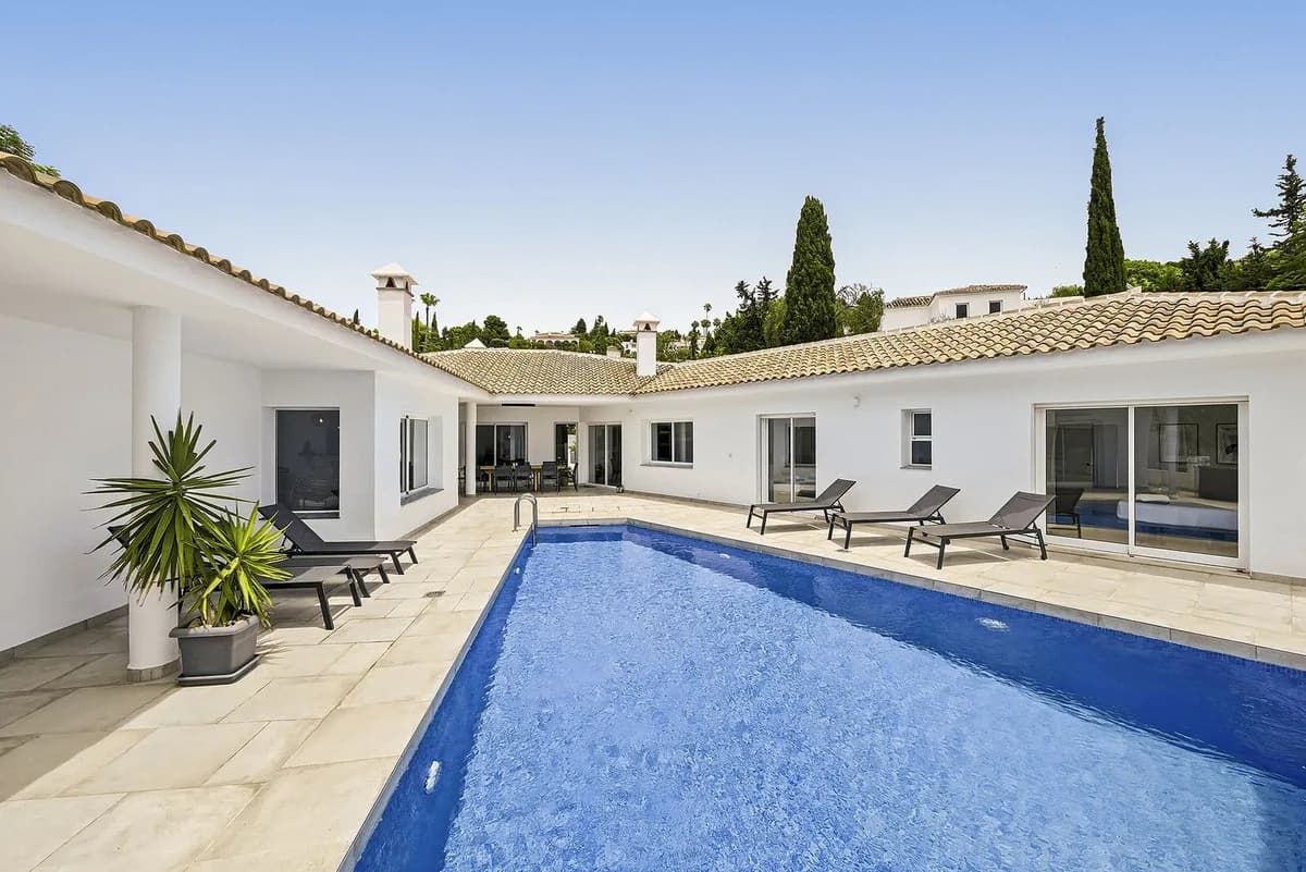 5 Bedroom Detached Villa for Sale in Mijas Costa, Málaga