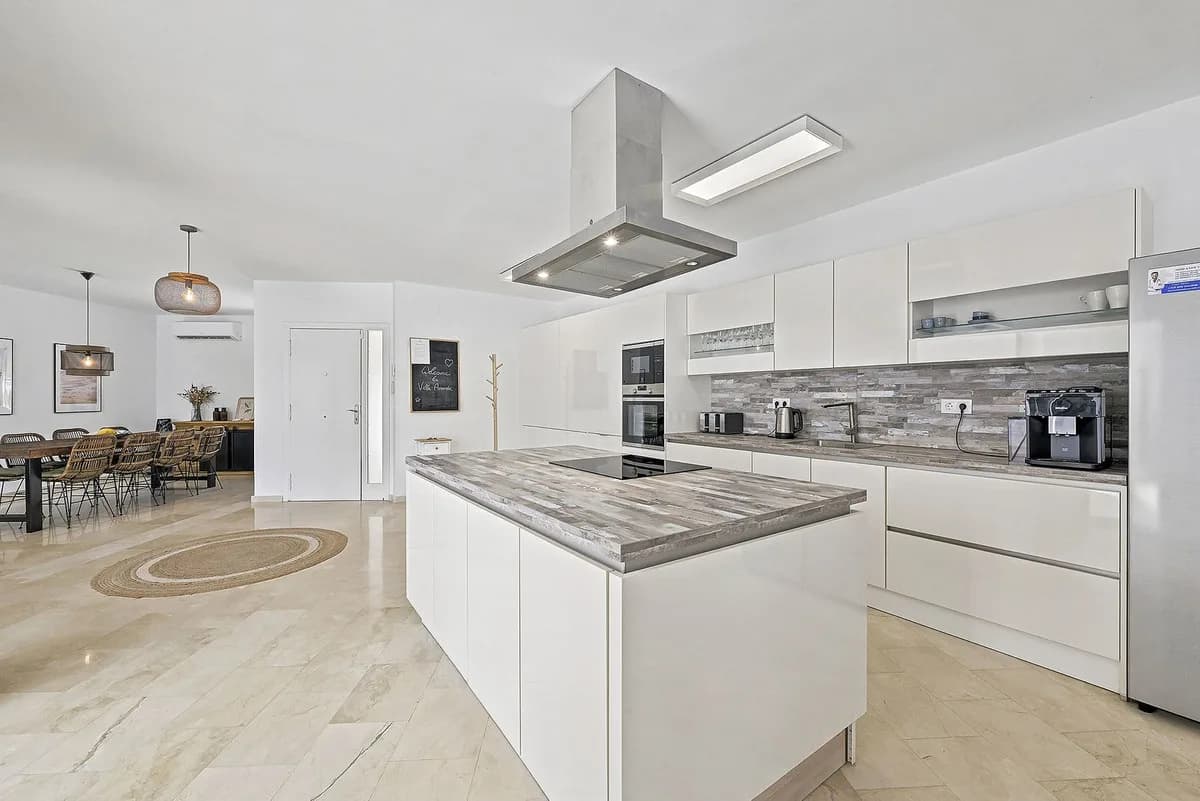 5 Bedroom Detached Villa for Sale in Mijas Costa, Málaga - Image 5