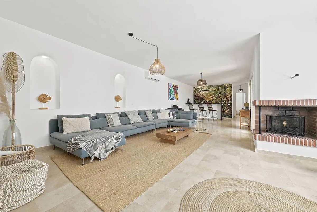 5 Bedroom Detached Villa for Sale in Mijas Costa, Málaga - Image 9