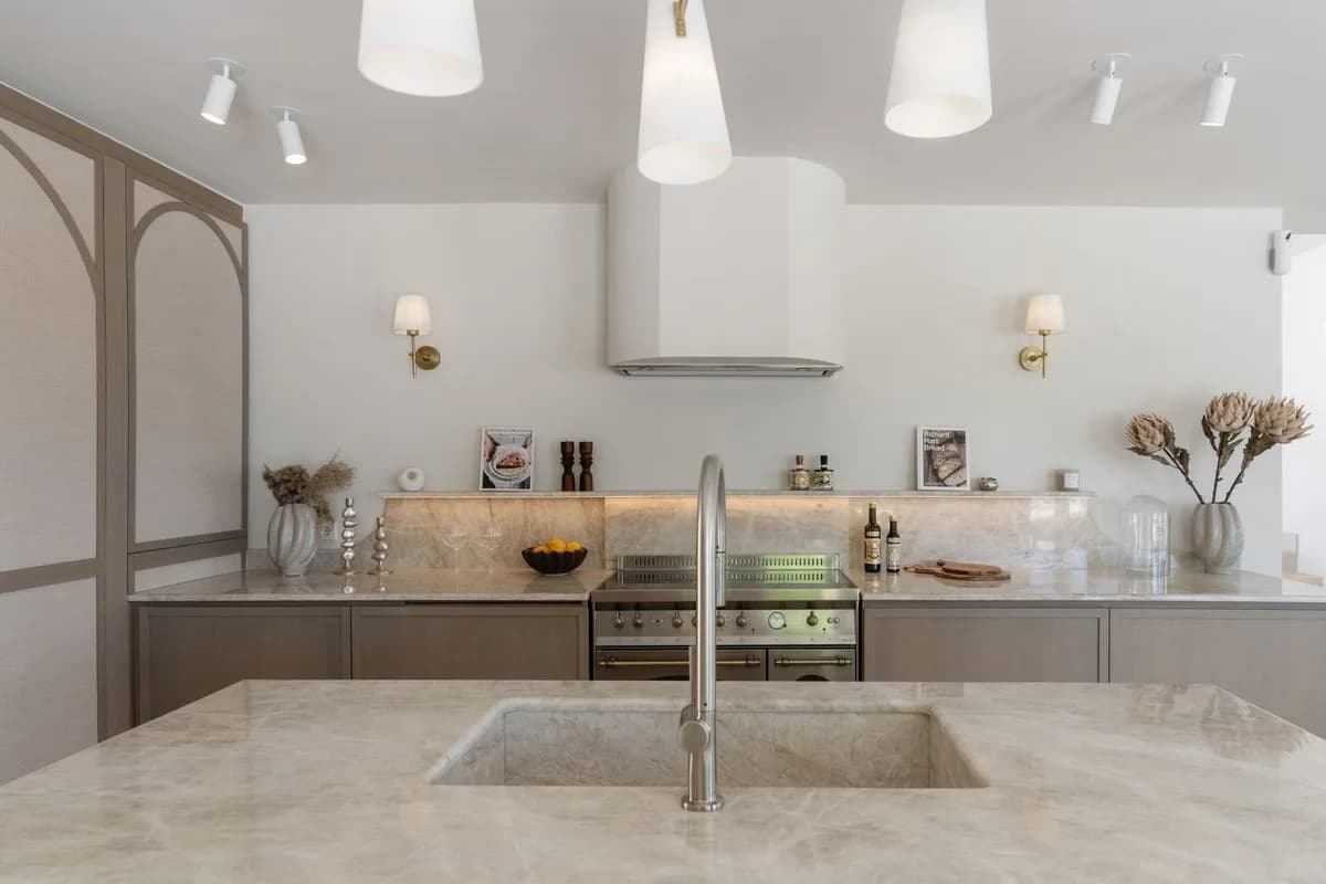 4 Bedroom Detached Villa for Sale in Nueva Andalucía, Málaga - Image 9