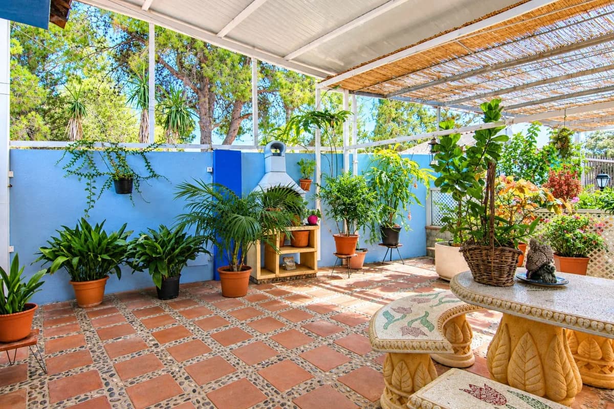 4 Bedroom Detached Villa for Sale in Coín, Málaga - Image 4
