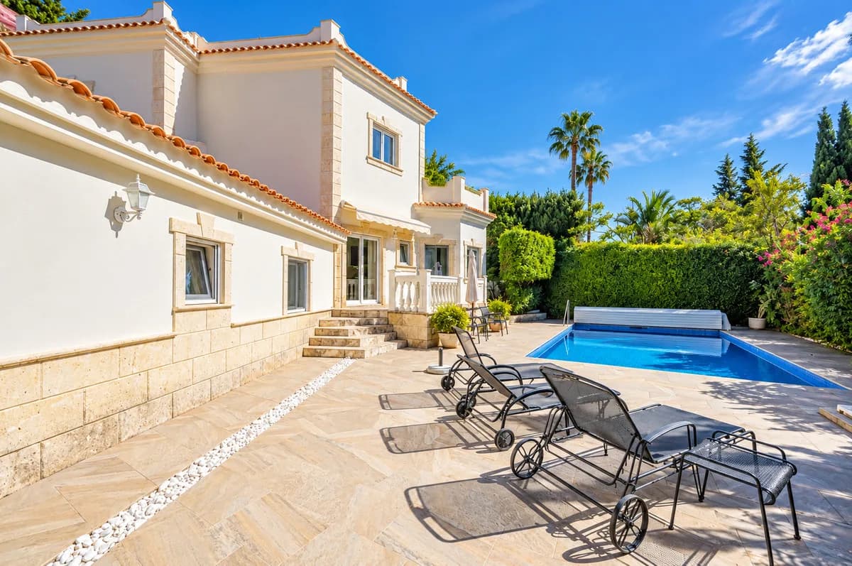 5 Bedroom Detached Villa for Sale in El Rosario, Málaga - Image 4