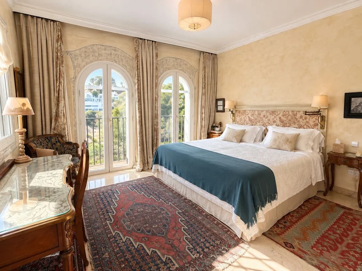 4 Bedroom Townhouse for Sale in Benahavís, Málaga - Image 4