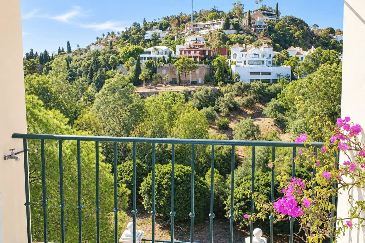 4 Bedroom Townhouse for Sale in Benahavís, Málaga - Image 5