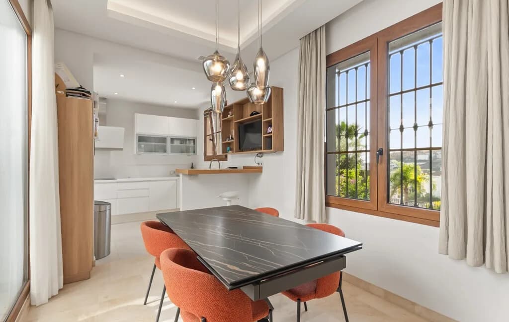 4 Bedroom Detached Villa for Sale in Estepona, Málaga - Image 8