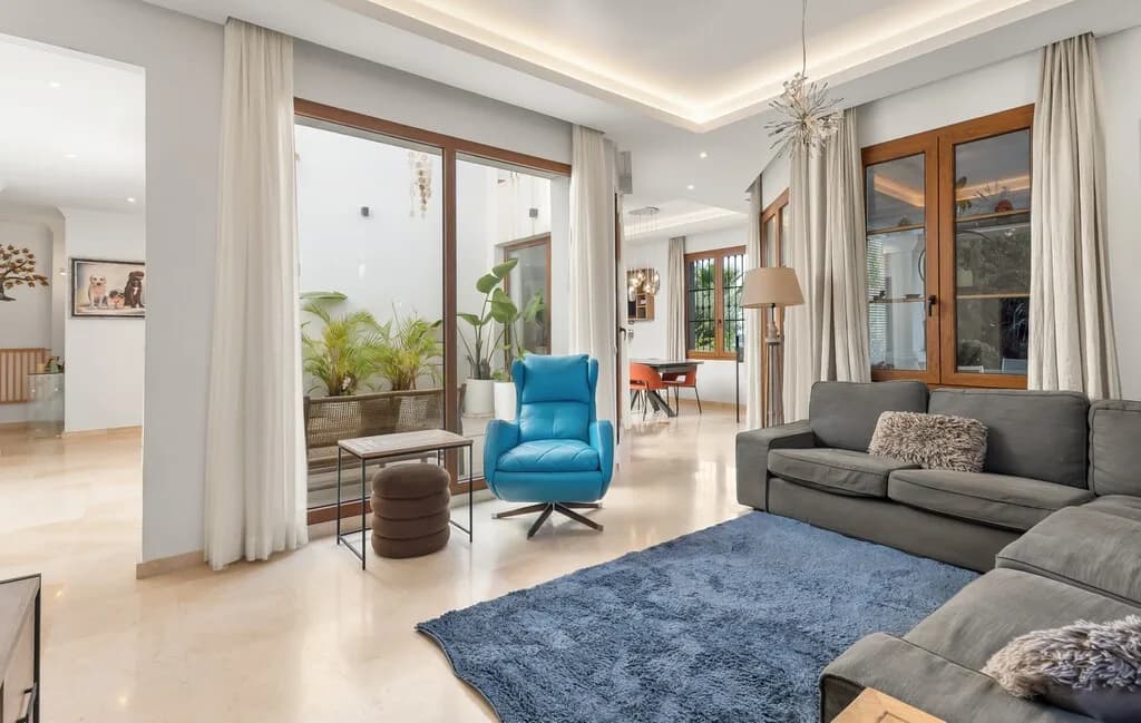 4 Bedroom Detached Villa for Sale in Estepona, Málaga - Image 9