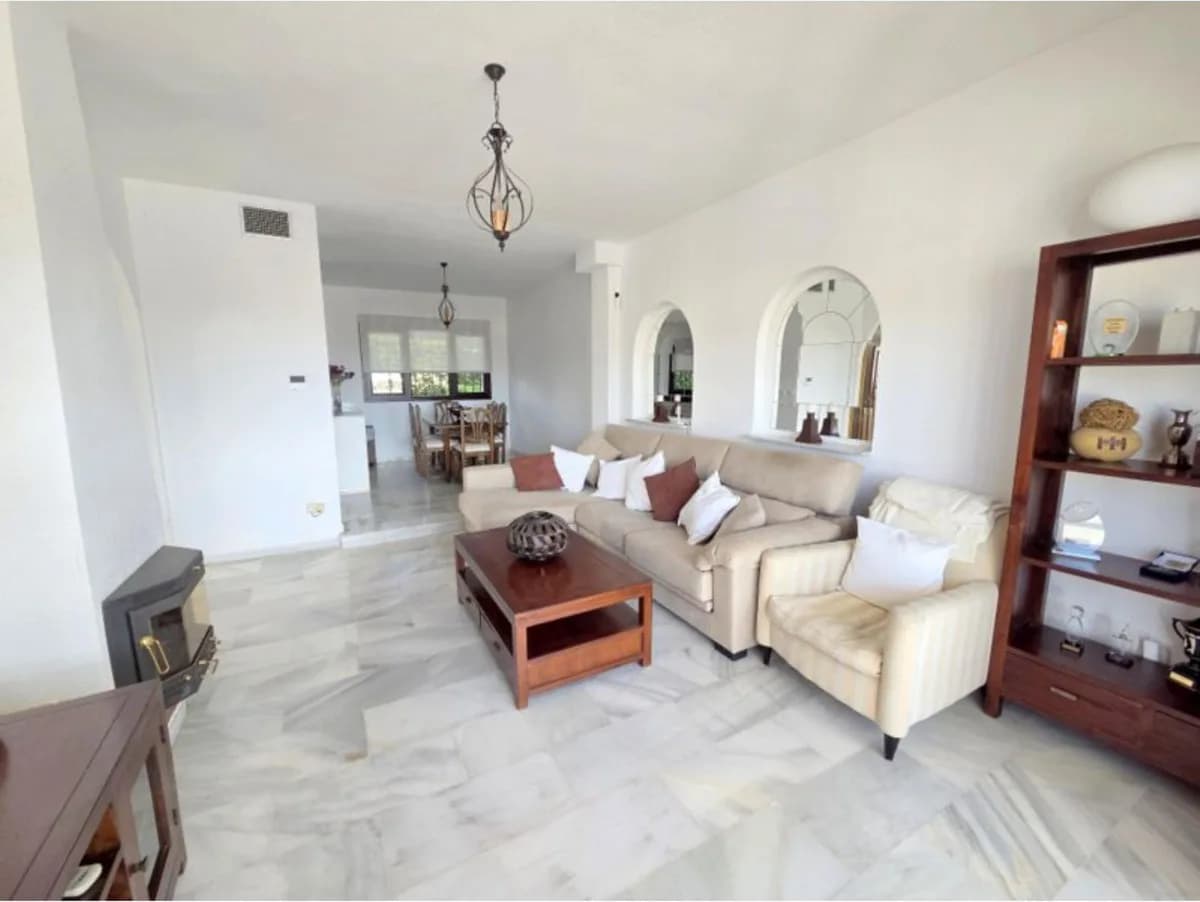 3 Bedroom Townhouse for Sale in La Duquesa, Málaga - Image 8