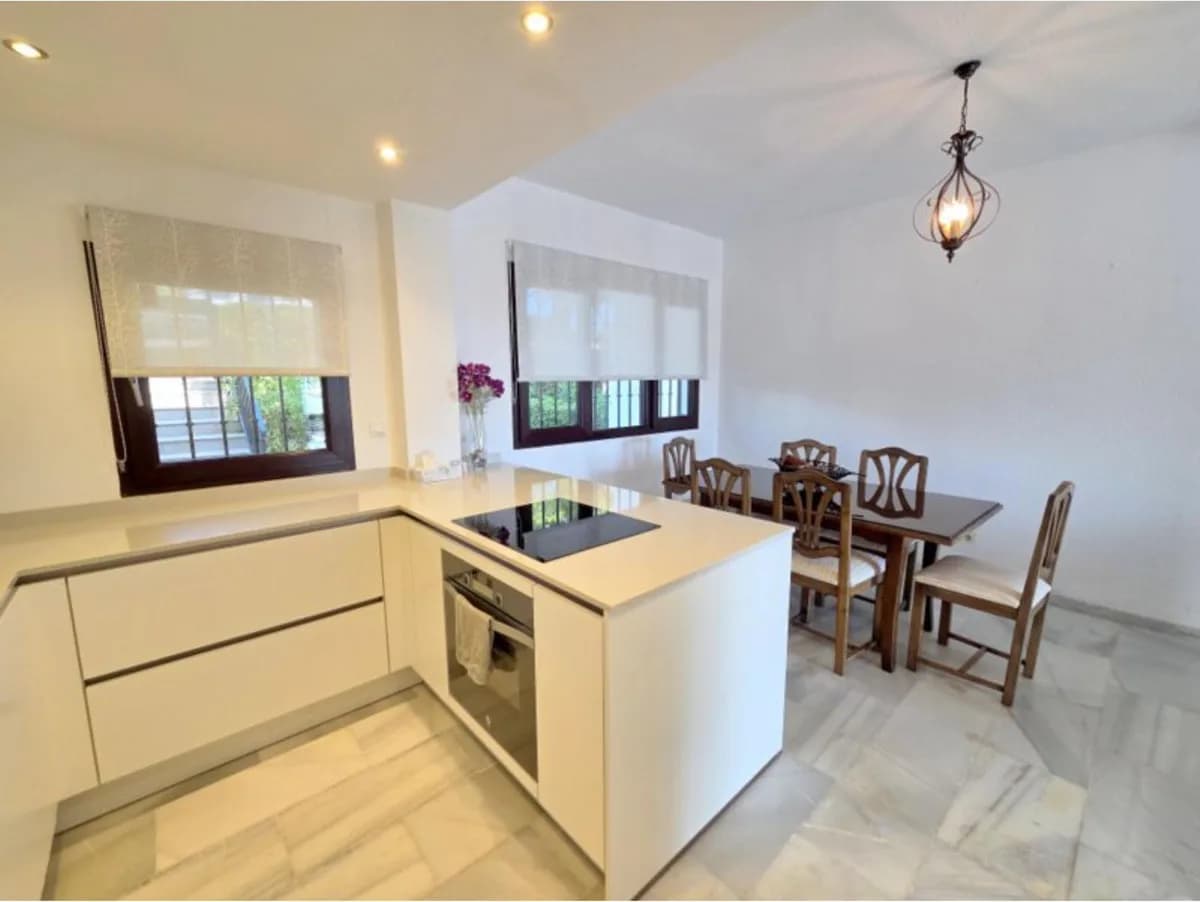 3 Bedroom Townhouse for Sale in La Duquesa, Málaga - Image 9