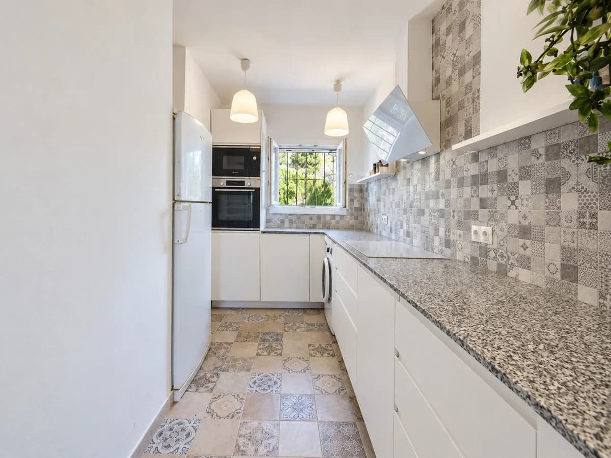 4 Bedroom Detached Villa for Sale in Marbella, Málaga - Image 2