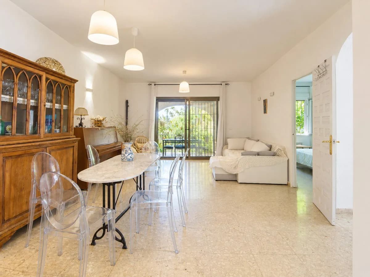 4 Bedroom Detached Villa for Sale in Marbella, Málaga - Image 3