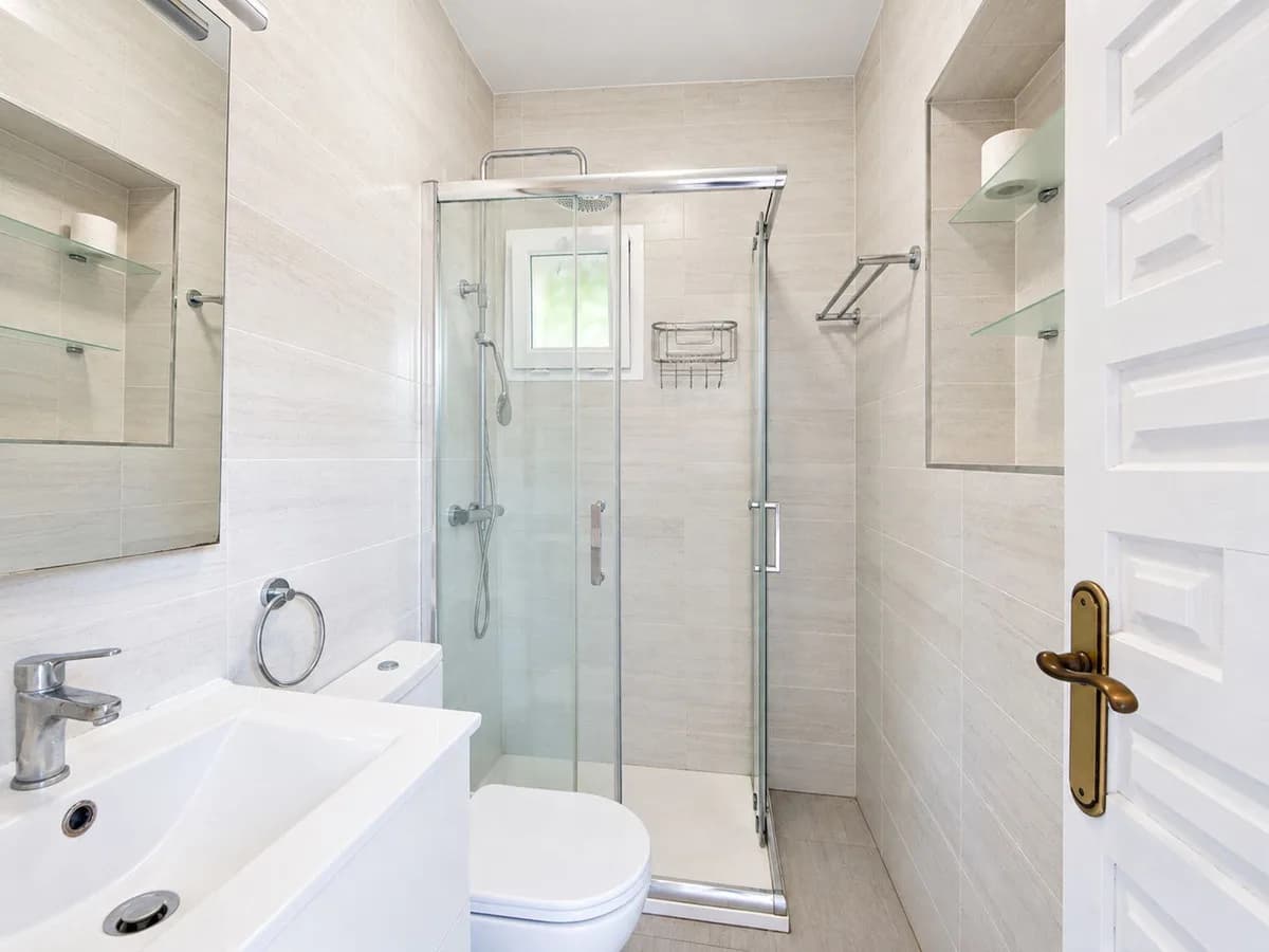 4 Bedroom Detached Villa for Sale in Marbella, Málaga - Image 4