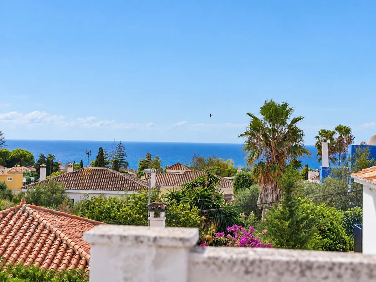 4 Bedroom Detached Villa for Sale in Marbella, Málaga - Image 5