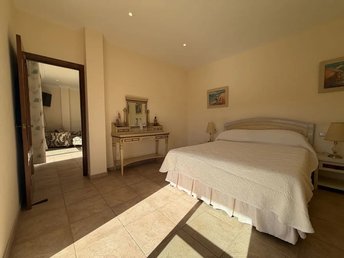 4 Bedroom Detached Villa for Sale in Valle Romano, Málaga - Image 5