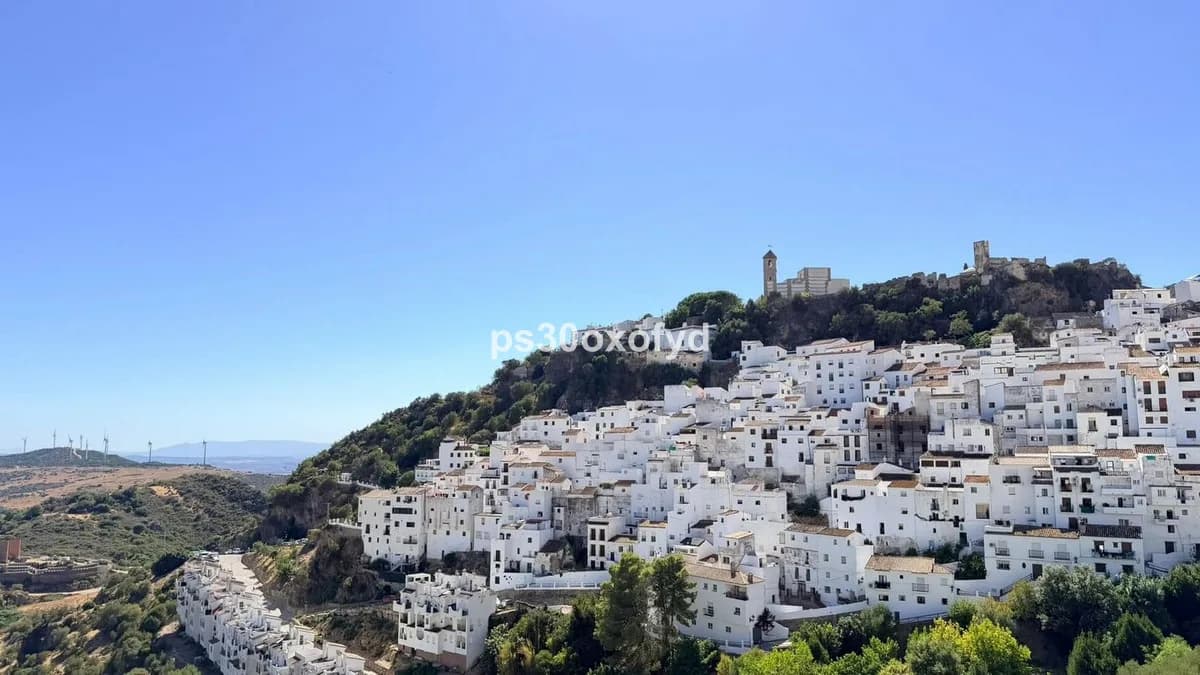 4 Bedroom Townhouse for Sale in Casares Pueblo, Málaga