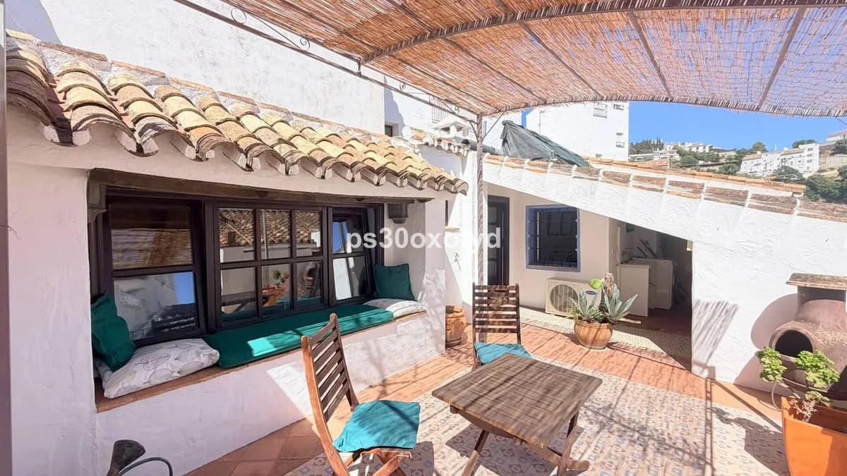4 Bedroom Townhouse for Sale in Casares Pueblo, Málaga - Image 3