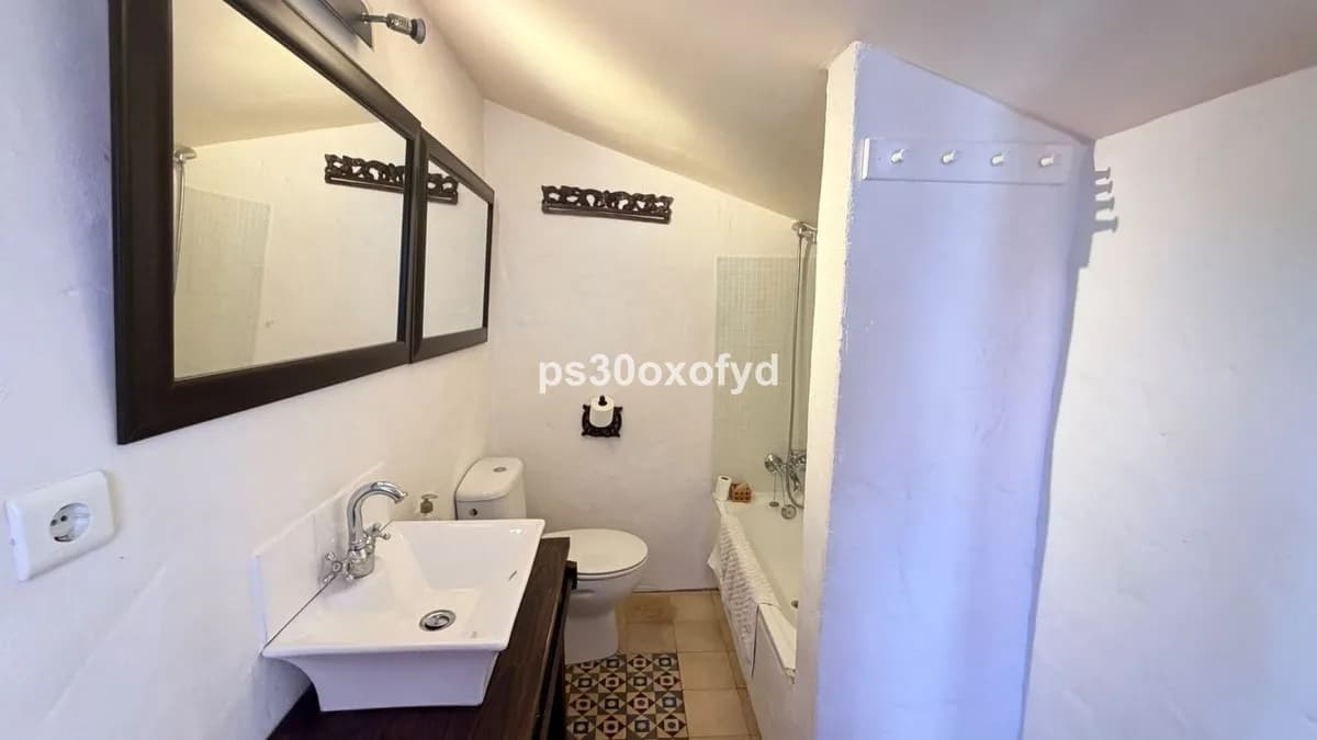 4 Bedroom Townhouse for Sale in Casares Pueblo, Málaga - Image 4