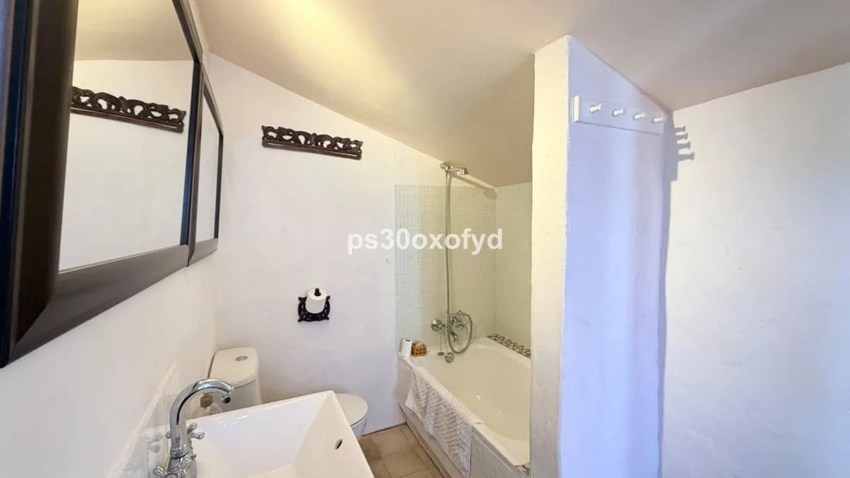 4 Bedroom Townhouse for Sale in Casares Pueblo, Málaga - Image 5