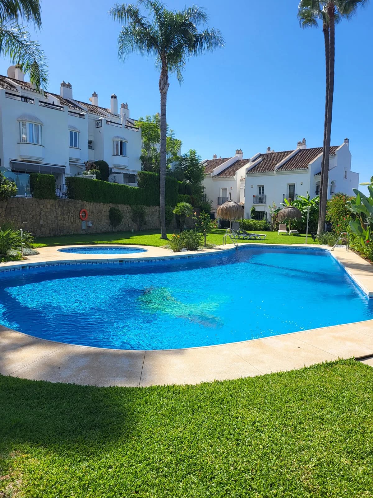 3 Bedroom Townhouse for Sale in The Golden Mile, Málaga - Image 3