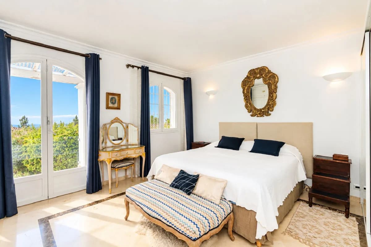 4 Bedroom Detached Villa for Sale in Istán, Málaga - Image 5