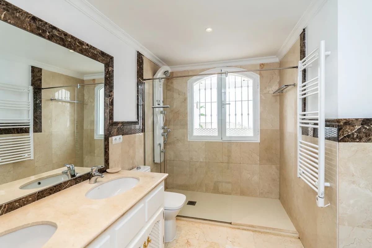 4 Bedroom Detached Villa for Sale in Istán, Málaga - Image 6