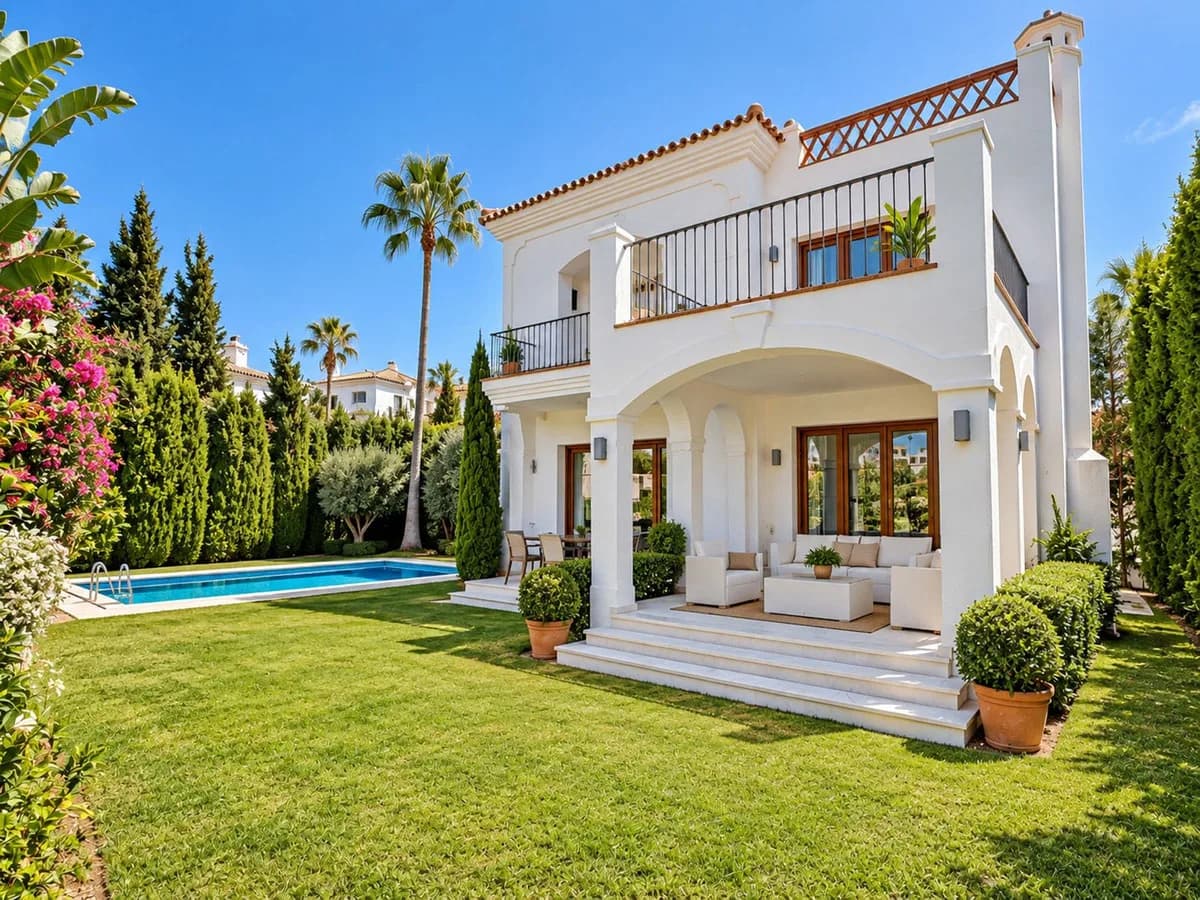 4 Bedroom Detached Villa for Sale in Selwo, Málaga