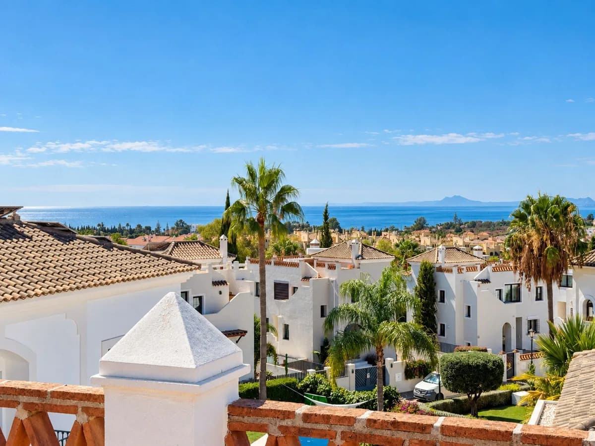 4 Bedroom Detached Villa for Sale in Selwo, Málaga - Image 3